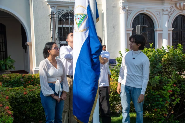 Izado de la Bandera Nacional y del Frente Sandinista de Liberación Nacional